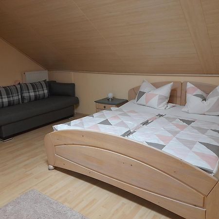 Haus Rossner Apartment Nemmersdorf ภายนอก รูปภาพ